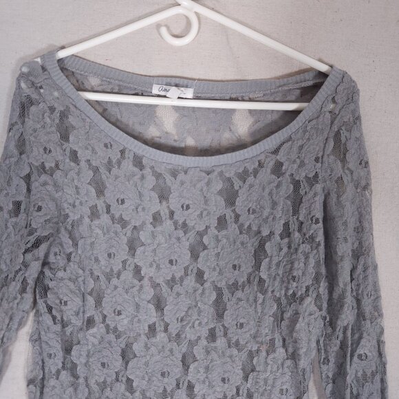 Aeropostale Lace Top Large Gray Floral Pullover Romantic Fairycore Whimsigoth - Picture 6 of 9